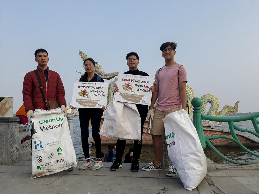 “Đừng để ông Táo mang rác lên chầu”